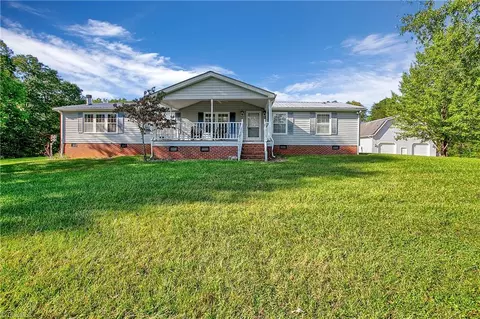3209 Dodgetown Rd, Walnut Cove, NC 27052