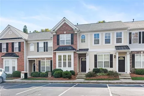 19 Blue Stone Ln, Greensboro, NC 27407