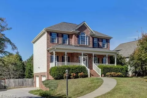 4833 Knollview Dr, Walkertown, NC 27051
