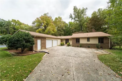 3910 La Salle Dr, High Point, NC 27265