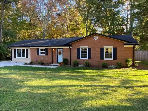 110 Laurel Ln, King, NC 27021 photo 2