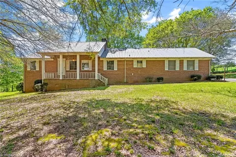 5898 Old Siler City Rd, Ramseur, NC 27316