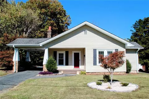 233 Hylton St, Mount Airy, NC 27030