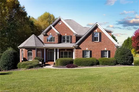 7355 Henson Forest Dr, Summerfield, NC 27358