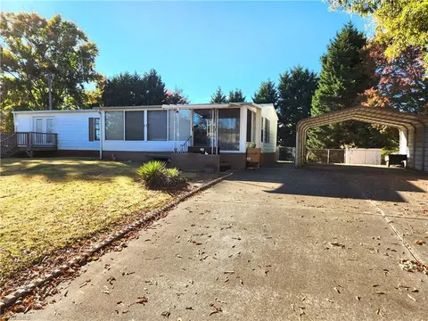 110 Red Kirby Rd, King, NC 27021