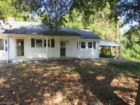 267 Glenwood Dr, North Wilkesboro, NC 28659