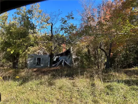 5960 Old Mendenhall Rd, Trinity, NC 27263