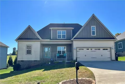4640 Fairway Run Dr, Pfafftown, NC 27040