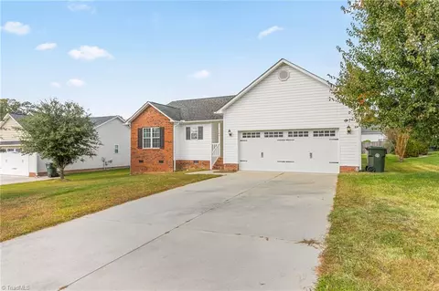 148 Von Logan Dr, Thomasville, NC 27360
