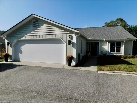 150 Hamilton Ct, Bermuda Run, NC 27006