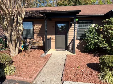 318 Westridge Dr, Yadkinville, NC 27055