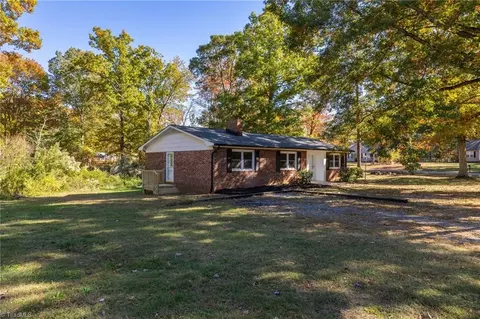 3689 Fox Dr, Asheboro, NC 27205