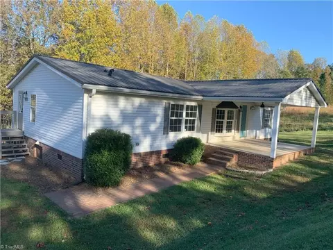 4733 Granite Trl, Boonville, NC 27011