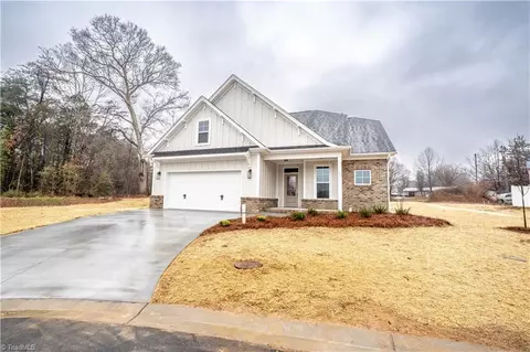 441 Fernwood Dr, Yadkinville, NC 27055