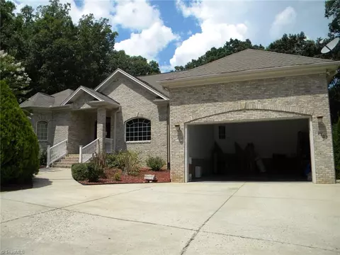 9137 County Line Rd, Kernersville, NC 27284