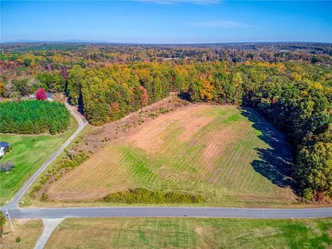 576 Stoney Ridge Rd, Winston Salem, NC 27107