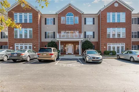 524 College Rd #301, Greensboro, NC 27410