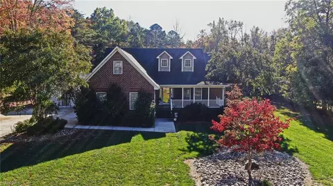 2160 Willow Oak Dr, Thomasville, NC 27360