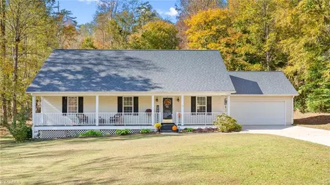 7905 Daltonshire Dr, Oak Ridge, NC 27310