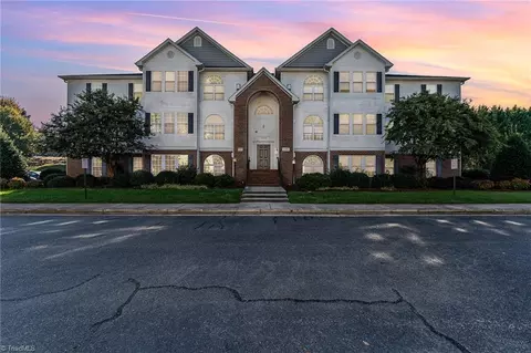 4290 Cedarcroft Ct #2C, Greensboro, NC 27409