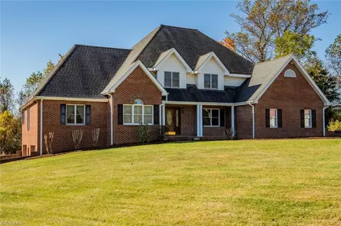 432 Springfield Rd, Pilot Mountain, NC 27041 photo 3