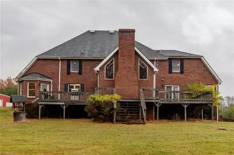 432 Springfield Rd, Pilot Mountain, NC 27041 photo 2