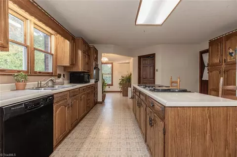 432 Springfield Rd, Pilot Mountain, NC 27041 photo 12
