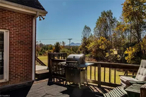 432 Springfield Rd, Pilot Mountain, NC 27041 photo 4