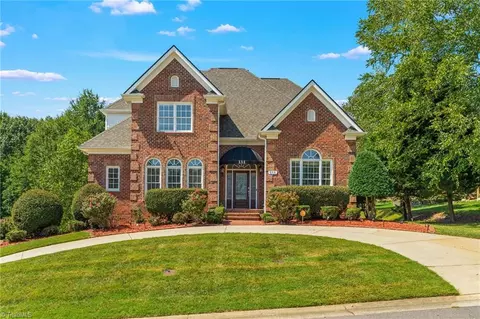111 Montauk Ct, Clemmons, NC 27012