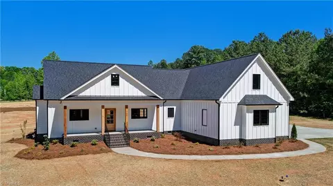 7596 Whitaker Dr, Summerfield, NC 27358