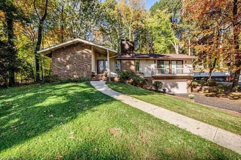 2021 Mallard Lakes Dr, Winston Salem, NC 27106