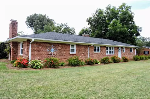 448 Linville Rd, Kernersville, NC 27284