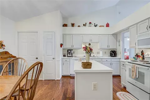 2961 Eagle Pointe Dr, High Point, NC 27265 photo 10