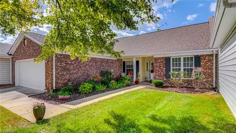 2961 Eagle Pointe Dr, High Point, NC 27265 photo 2