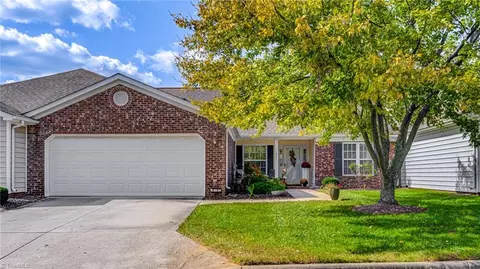 2961 Eagle Pointe Dr, High Point, NC 27265