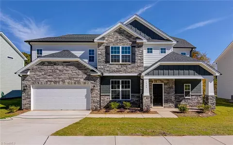 3566 Grandview Crossing Ln, Pfafftown, NC 27040