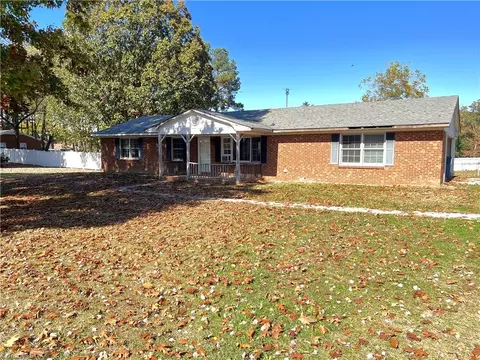 1427 Oak Ridge Rd, Kernersville, NC 27284