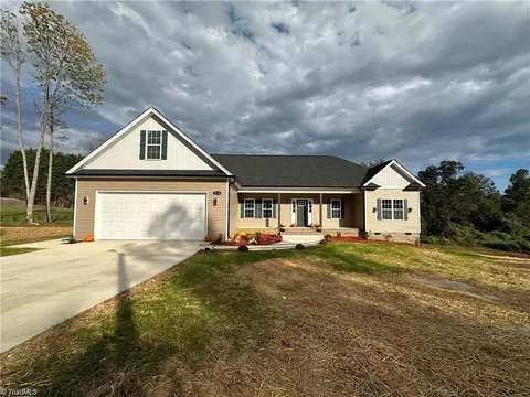 5734 Oak Knoll Dr, Trinity, NC 27370