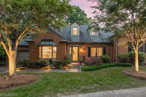105 Quail Ridge Ct, Lexington, NC 27292