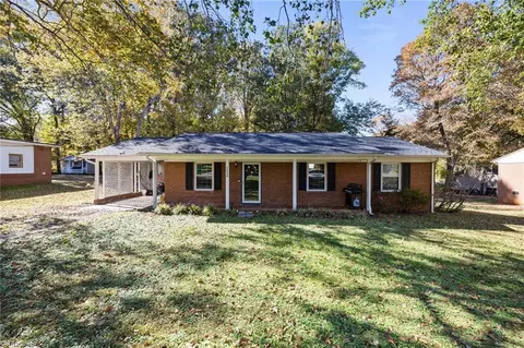 102 Dellwood Dr, Lexington, NC 27292