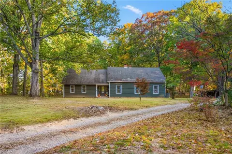 700 Mahonia Pl, Thomasville, NC 27360