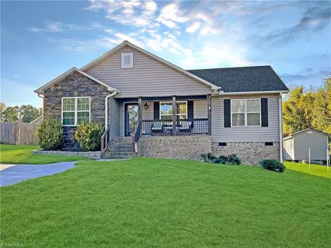 134 Mount Calvary Rd, Thomasville, NC 27360