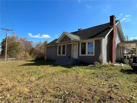 882 Woodville Rd, Mount Airy, NC 27030