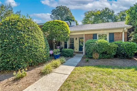 2608 Cottage Pl, Greensboro, NC 27455