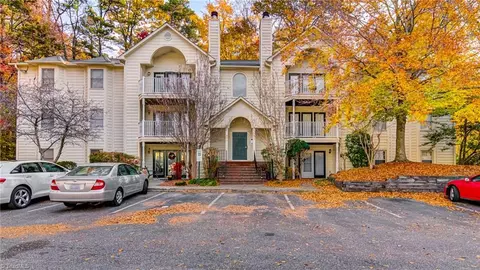 5930 Friendly Ave #L, Greensboro, NC 27410