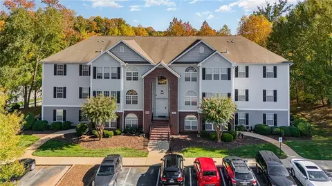 3694 Cotswold Ave #3B, Greensboro, NC 27410
