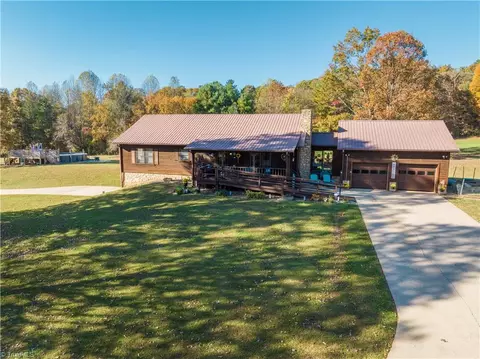 242 Tate Dr W, Thurmond, NC 28683