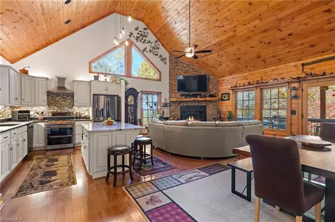 845 Silverleaf Rd, Zionville, NC 28698