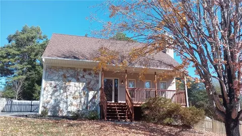 1513 Trinity Garden Cir, Clemmons, NC 27012