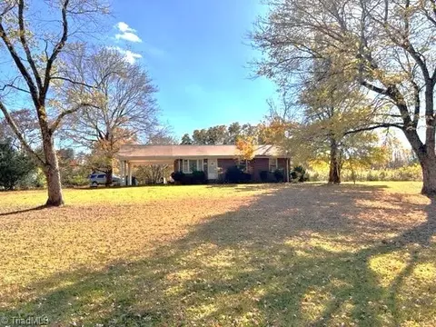 730 Strawberry Rd, Reidsville, NC 27320